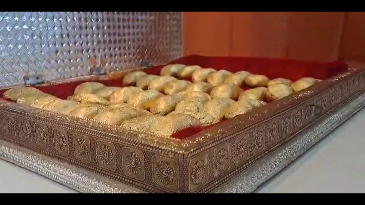 सोने के गुझियों की पैकिंग भी खास