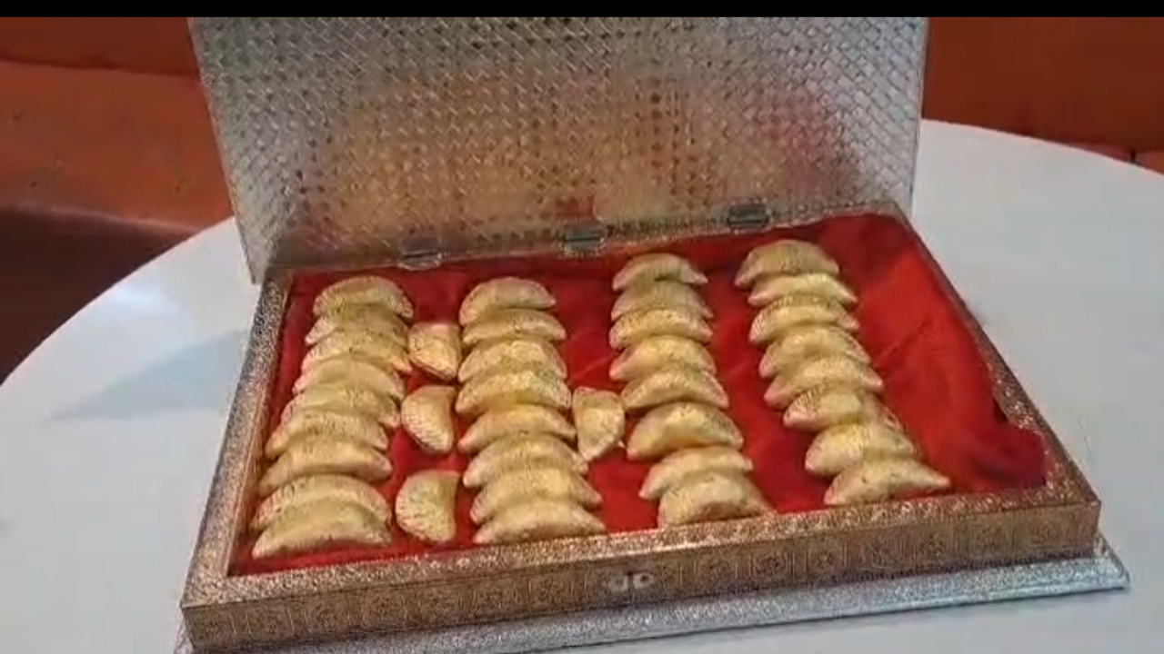 ज्वैलर्स शोरूम जैसी पैकिंग
