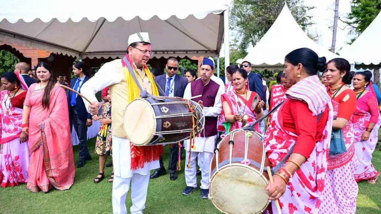 सांस्कृतिक दलों का मेला जुटा