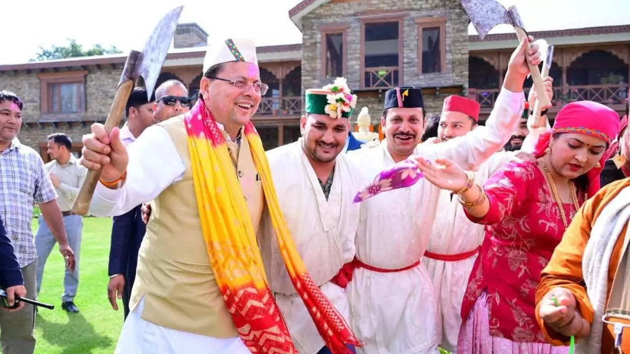 लोक संस्कृति के बिखरे रंग