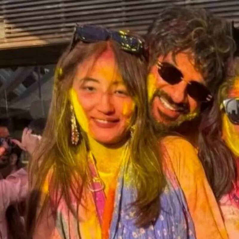 चुम दरांग ने पहना करण वीर मेहरा का दुपट्टा