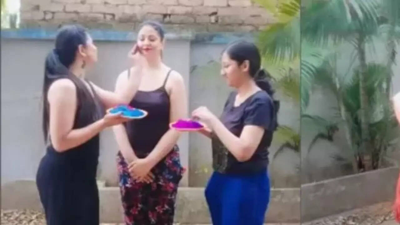हसीन जहां ने रंगो के साथ की मस्ती