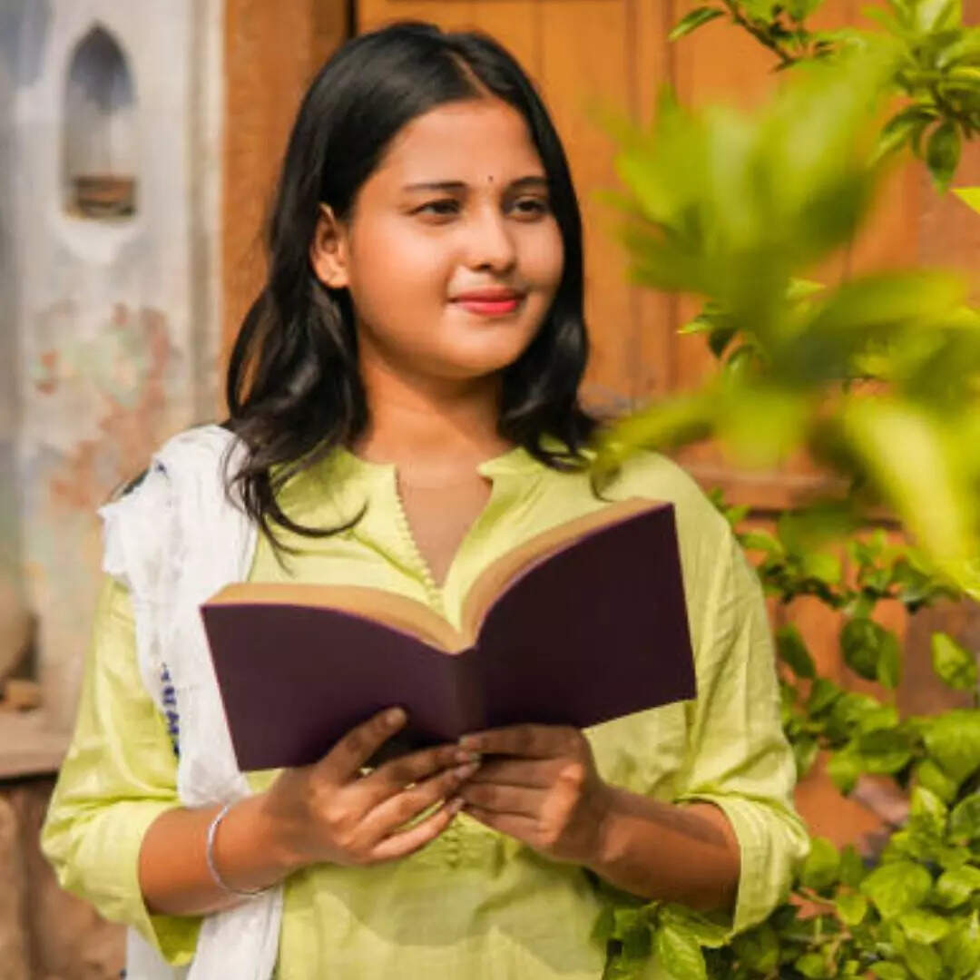यहां कुल कितने संकाय
