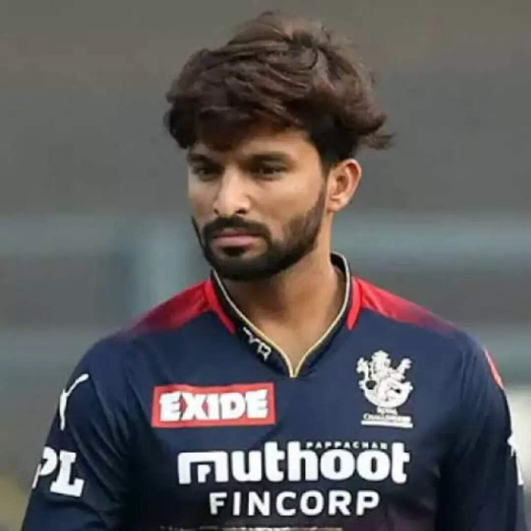 आरसीबी कप्तान की सैलरी