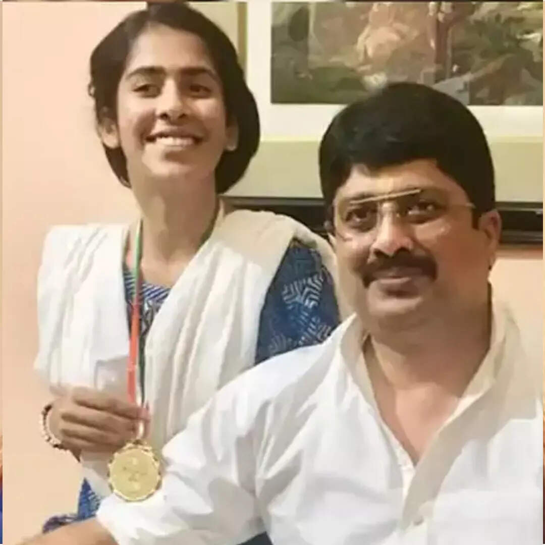 सामने आईं राजा भैया की बेटी