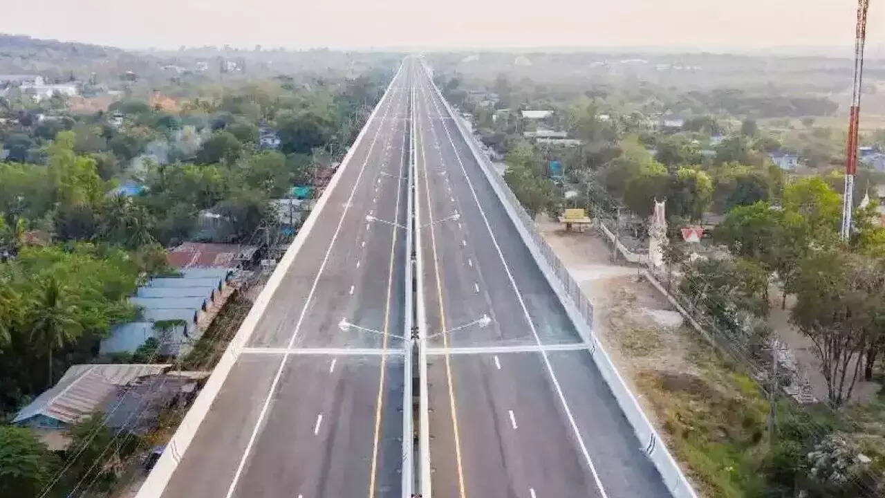 ग्रीनफील्ड एक्सप्रेसवे क्या होता है?