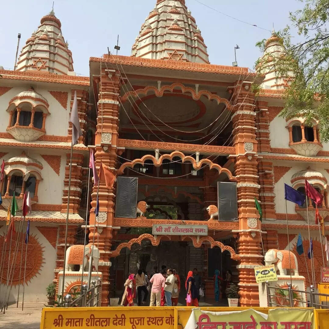कैसे पहुंचे शीतला माता मंदिर