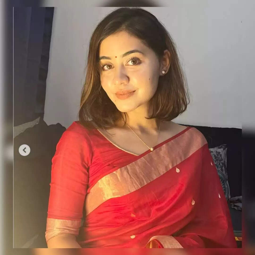 यूपी के प्रयागराज से हैं अंशिका