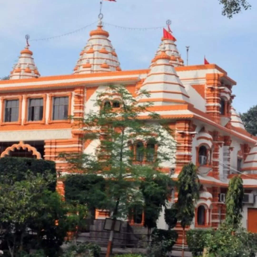 माता देती हैं आशीर्वाद