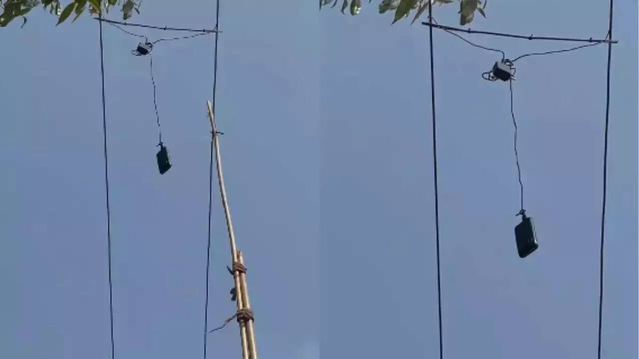 मोबाइल चार्ज करने के लिए देसी जुगाड़