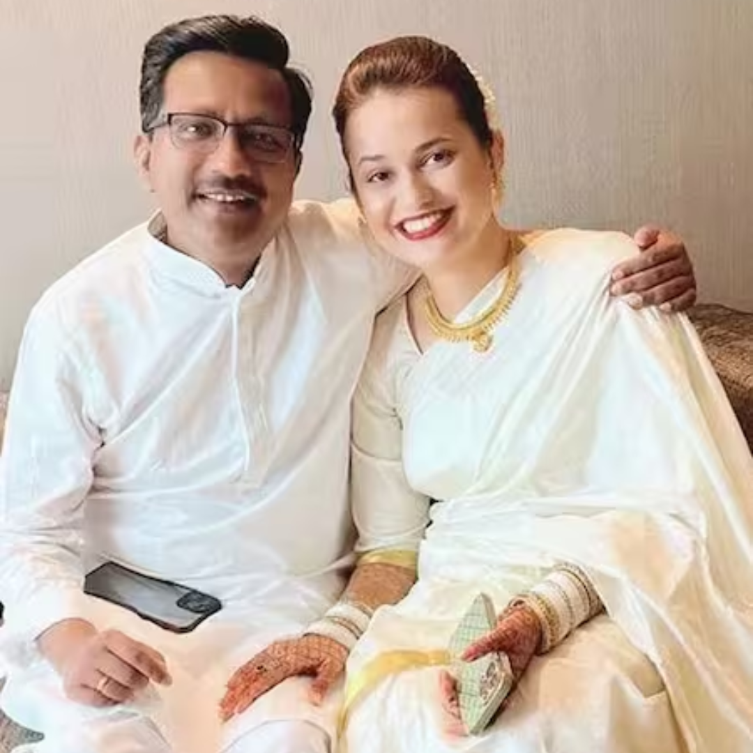 बड़ी उम्र के प्रदीप से की शादी