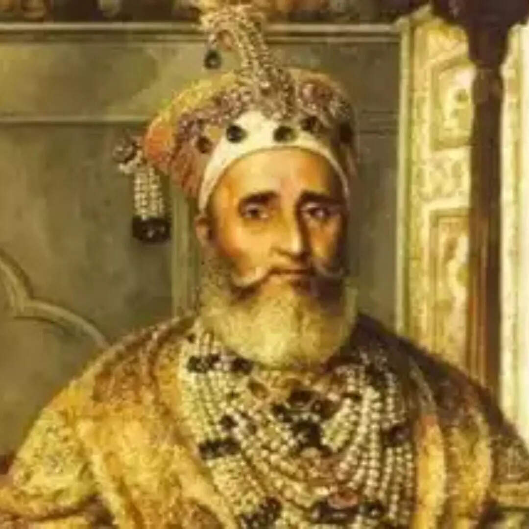 मुकुट पहुंचा लंदन