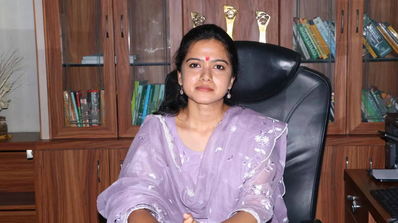 मिलिए आईएएस अनन्या दास से
