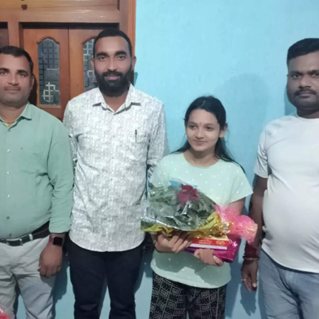 आयुषी नंदन के नंबर 