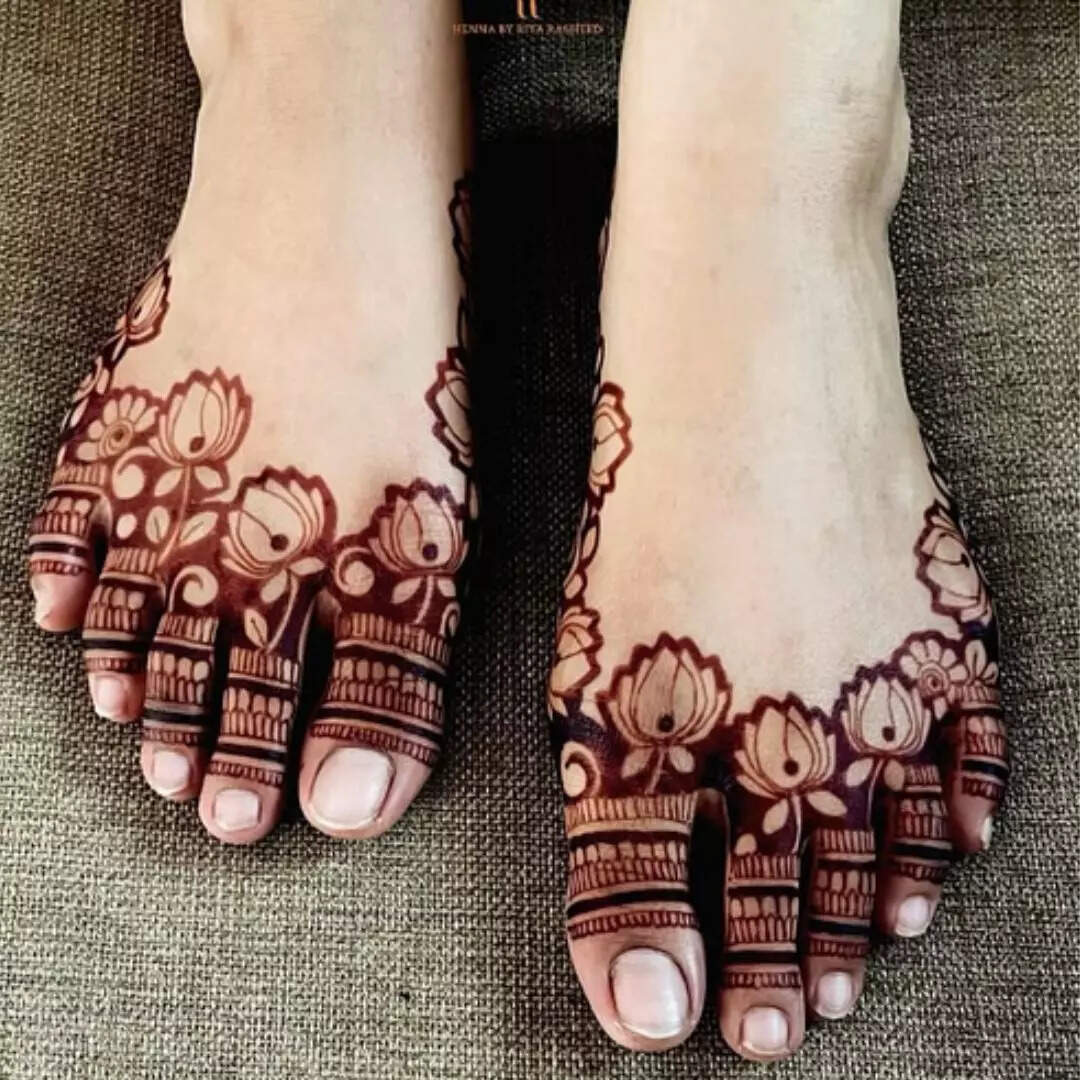 फूल वाले मेहंदी डिजाइन