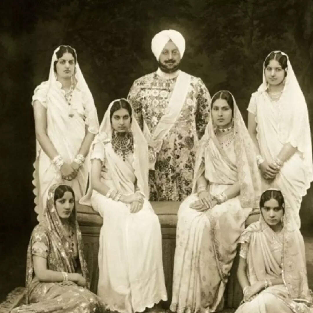 रानियों से भी छिपाया