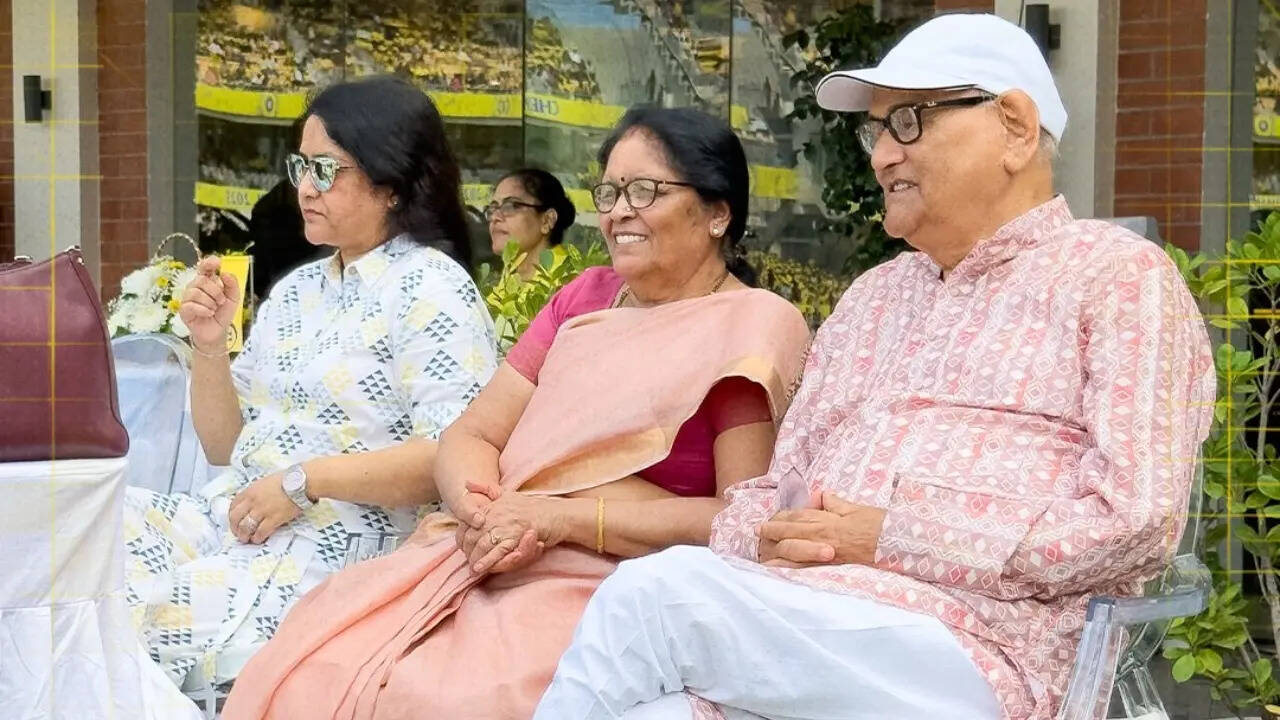 पहली बार मैच देखने पहुंचा माही का पूरा परिवार