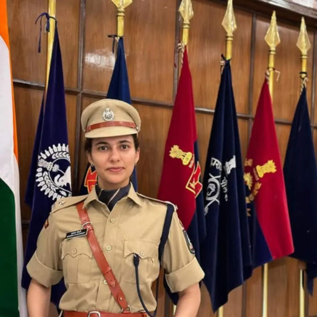 डीयू से किया ग्रैजुएशन