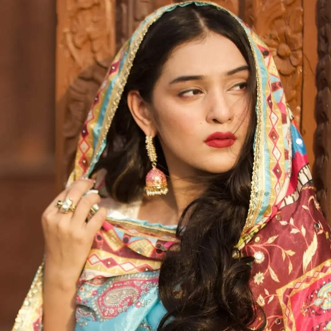 अलीगढ़ में हुआ जन्म