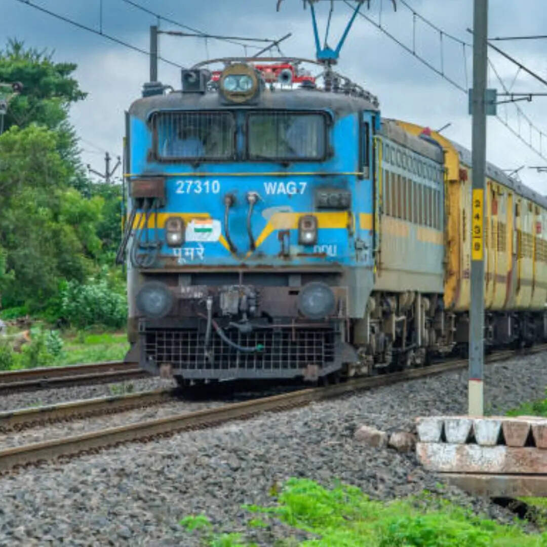 ट्रेन के इंजन को बंद क्यों नहीं किया जाता है