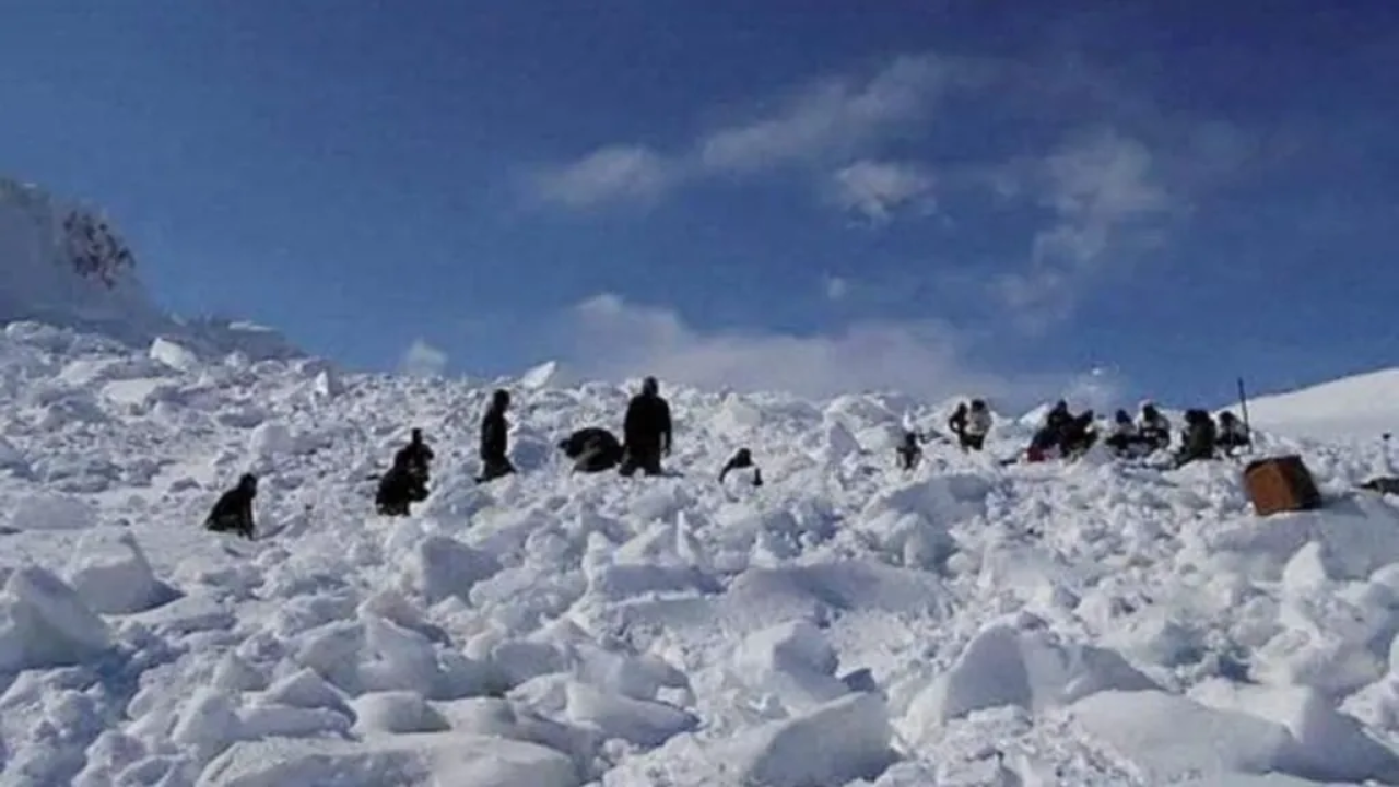 ​पहली बार उतरा चेतक हेलीकॉप्टर​