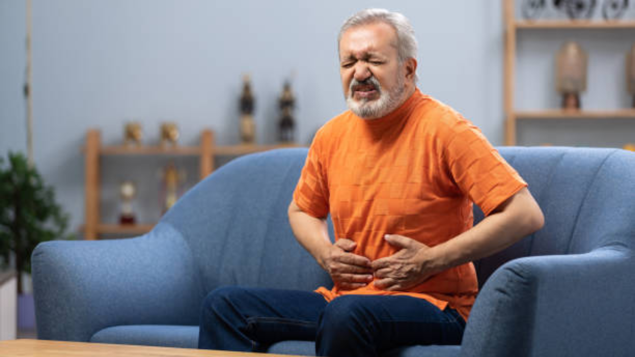 सुबह खुलकर पेट नहीं होता साफ तो रोज 1 चम्मच खाएं ये चूर्ण मिनटों में साफ होगी महीनों की गंदगी