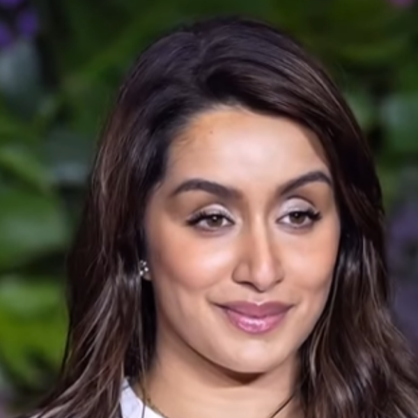 Shraddha Kapoor की आंखों के ऊपर दिख रहा है भारीपन