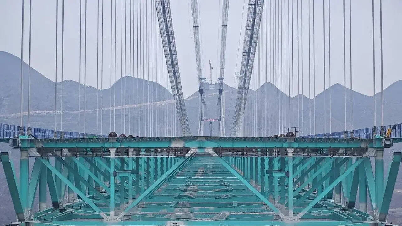 ब्रिज की कुल लंबाई 9482 फीट