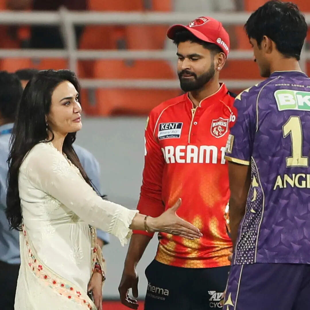 KKR के पूर्व कप्तान पर रखा हाथ