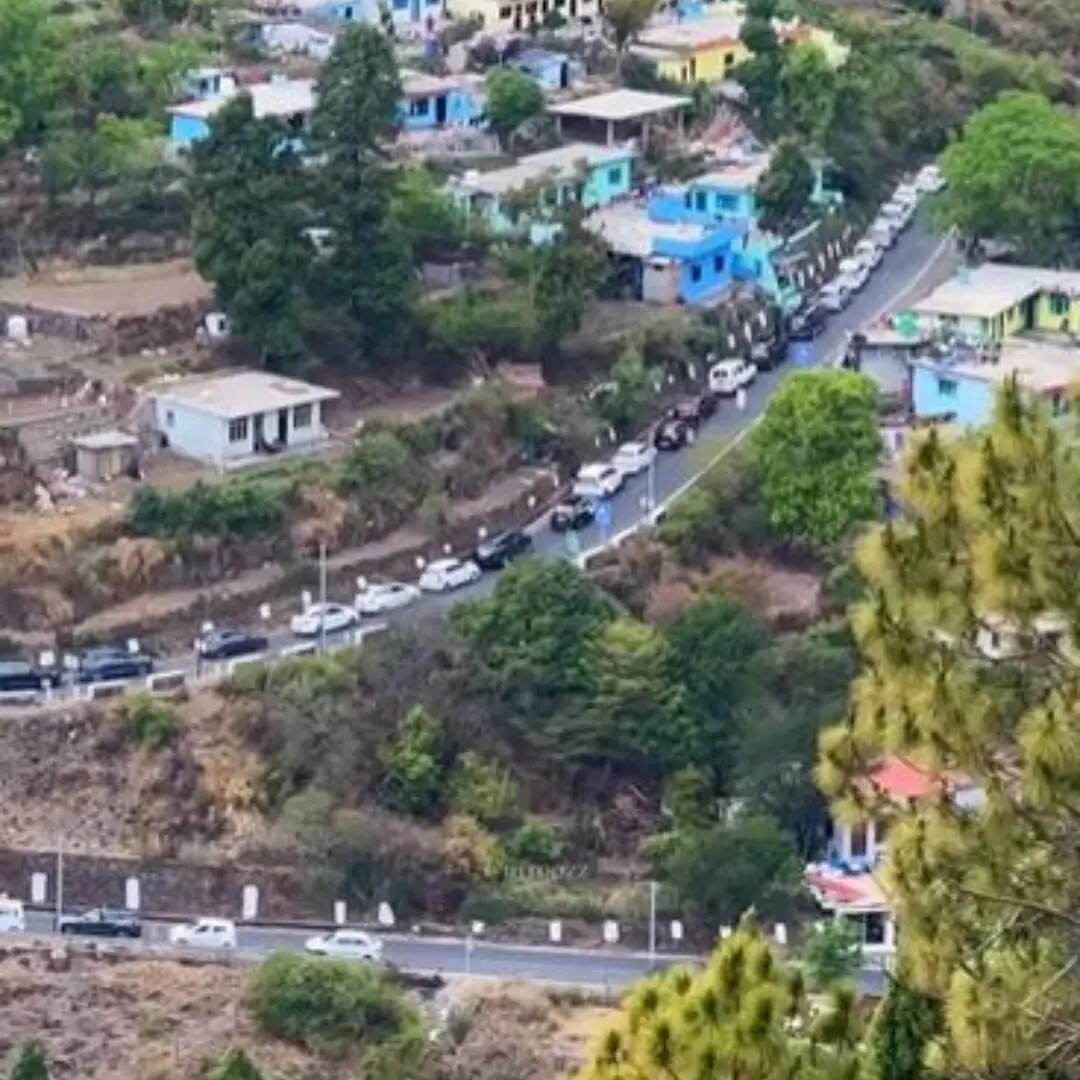 टूरिस्ट की बाढ़ जैसी स्थिति