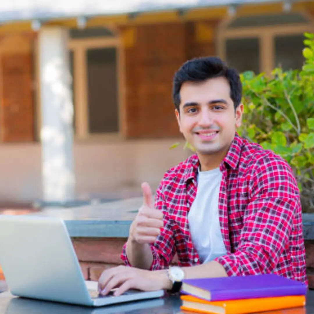 किसमें मिलती है ज्यादा सैलरी