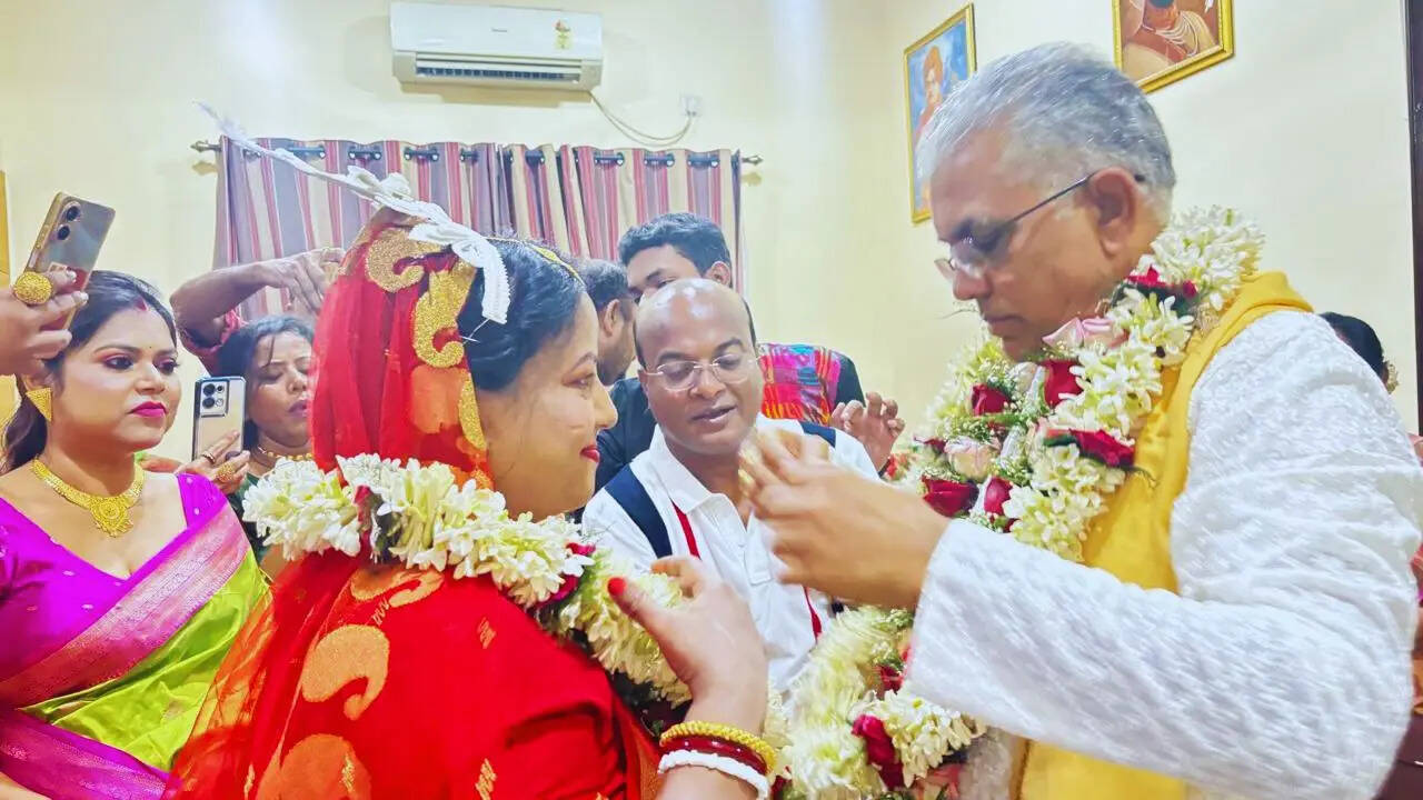 रिंकू मजूमदार से कैसे मिले दिलीप घोष