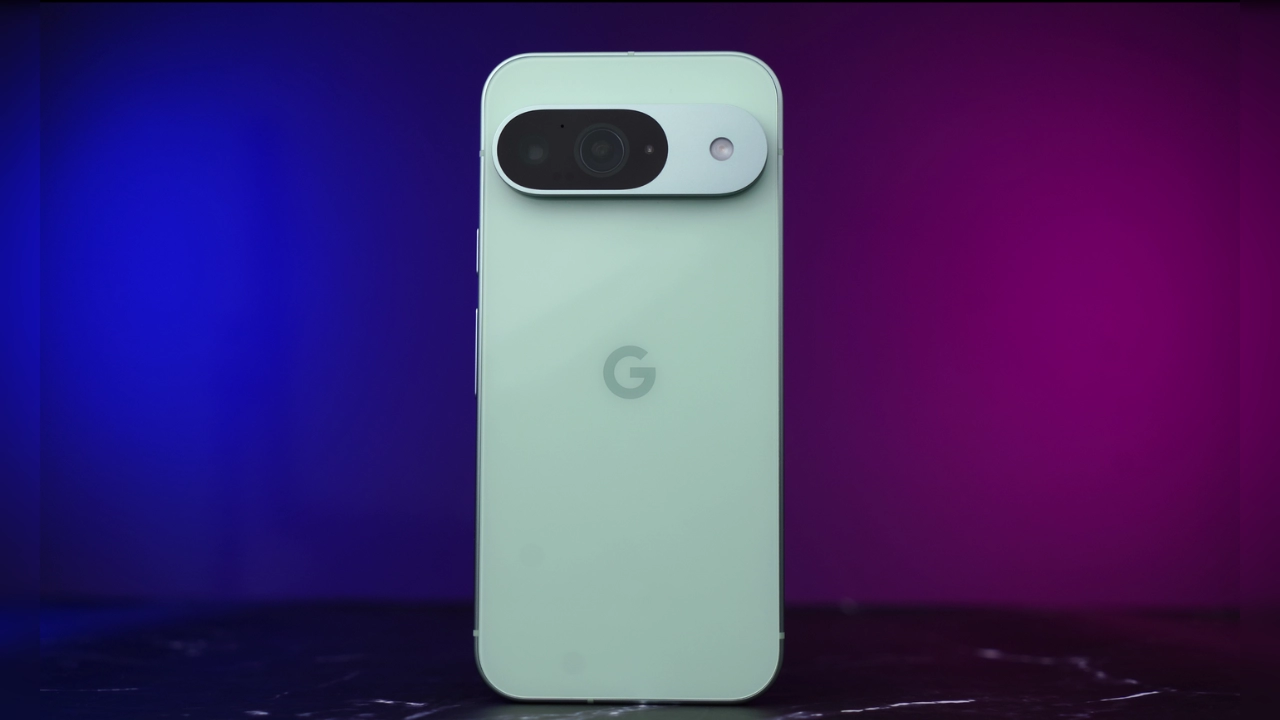 3 Google Pixel 9 स्मार्ट परफॉर्मेंस और क्लीन सॉफ्टवेयर । कीमत 74999