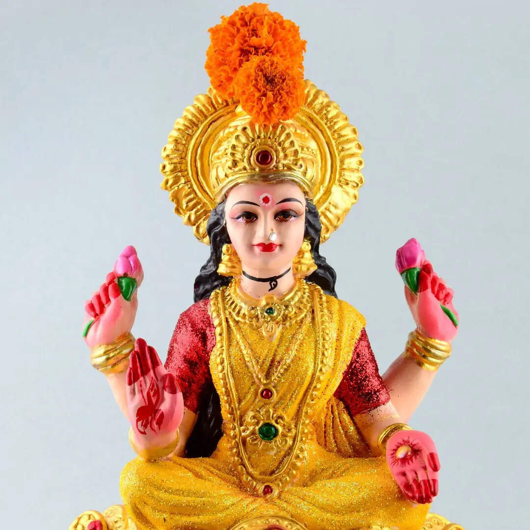 लक्ष्मी जी की मूर्ति