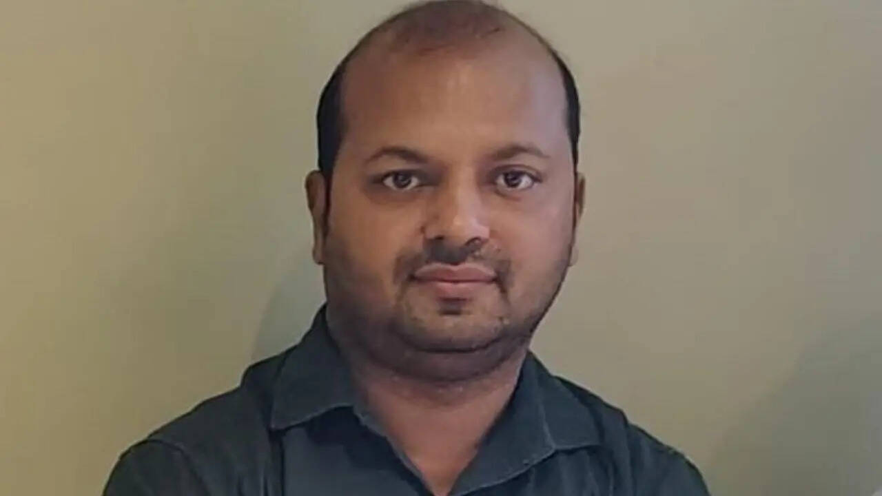 आतंकी हमले में नौसेना अधिकारी की मौत