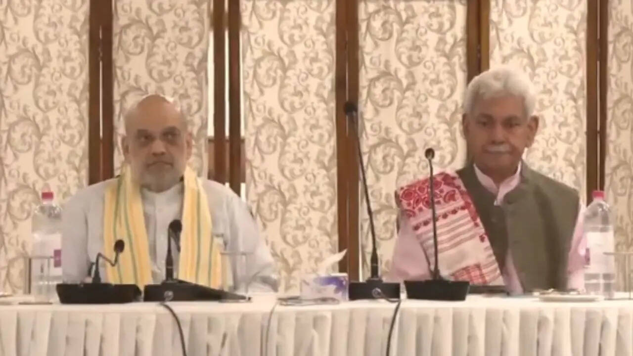 दिल्ली से लेकर कश्मीर तक बैठकों का दौर