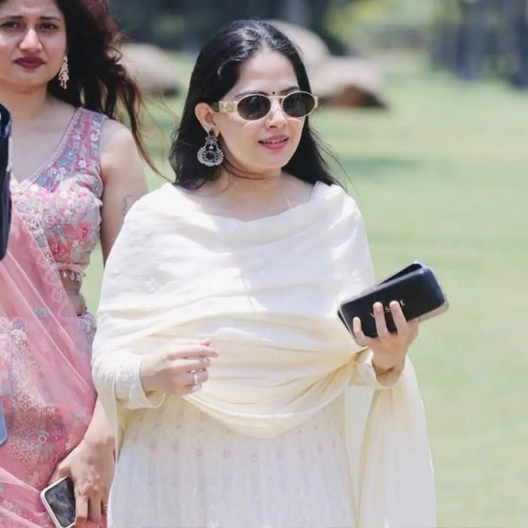 जया किशोरी के सनग्लास