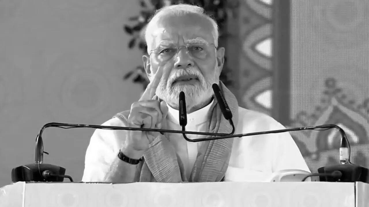 पीएम मोदी ने दी श्रद्धांजलि