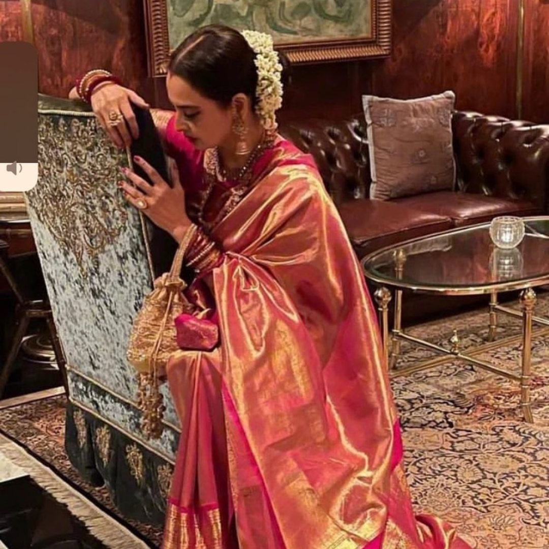लग्जरी है लिविंग रूम