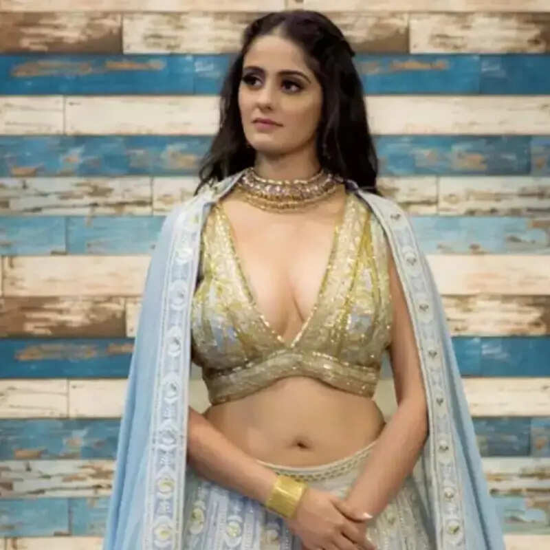 सई (Ayesha Singh)