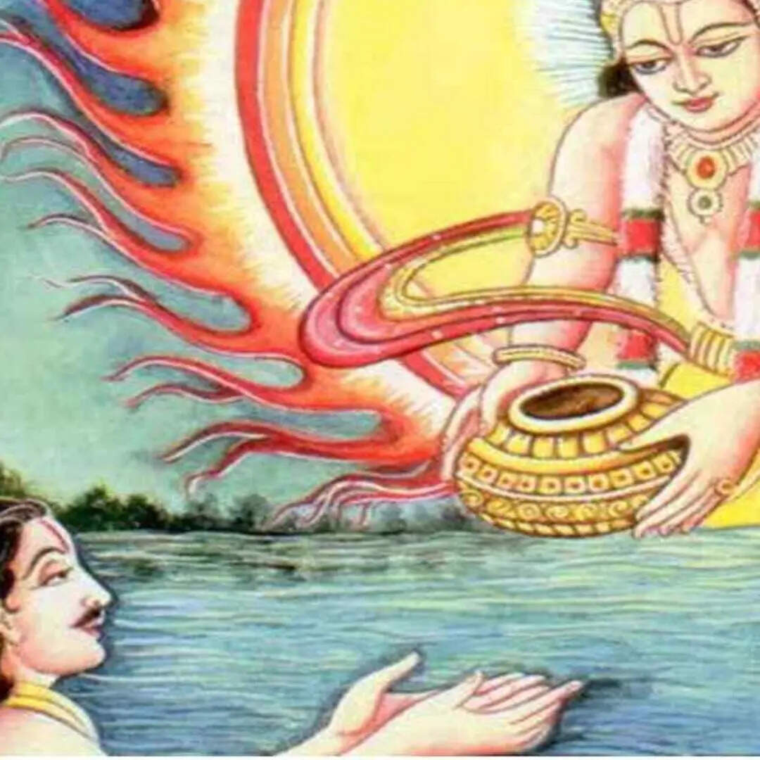 कहा जाता है कि युधिष्ठिर को अक्षय पात्र अक्षय तृतीया के दिन मिला था। युधिष्ठिर को मिला अक्षय पात्र एक तांबे का बर्तन था जिसे सूर्य देव ने दिया था। यह बर्तन हर दिन पांडवों को भोजन की कभी न खत्म होने वाली आपूर्ति प्रदान करता था।