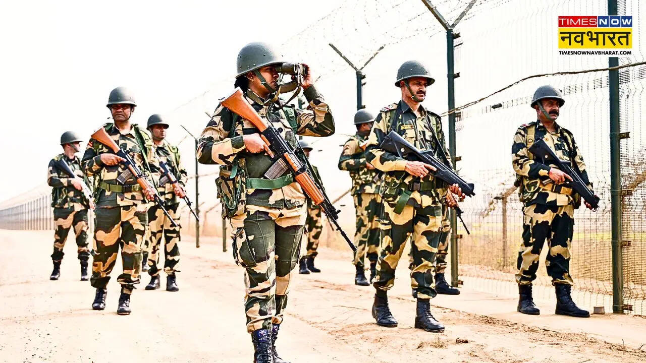 Amritsar अपराधियों के नपाक इरादे हुए नकाम पंजाब पुलिस और बीएसएफ की टीम ने हथियारों का जखीरा किया बरामद