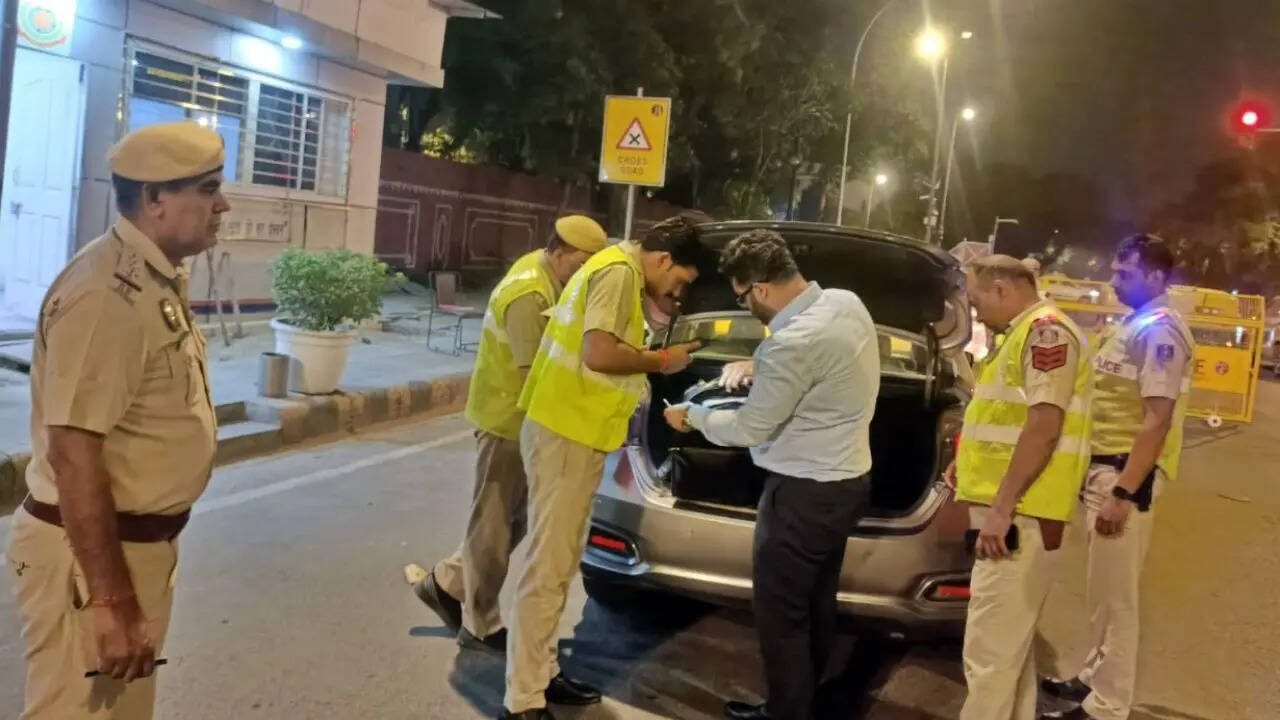 चप्पे-चप्पे पर पुलिस की मौजूदगी