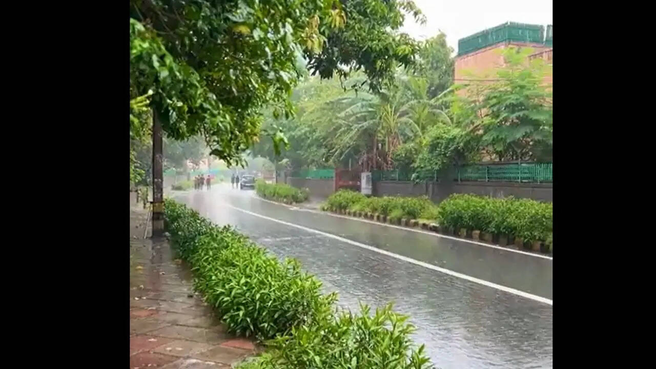 मौसम हुआ सुहावना