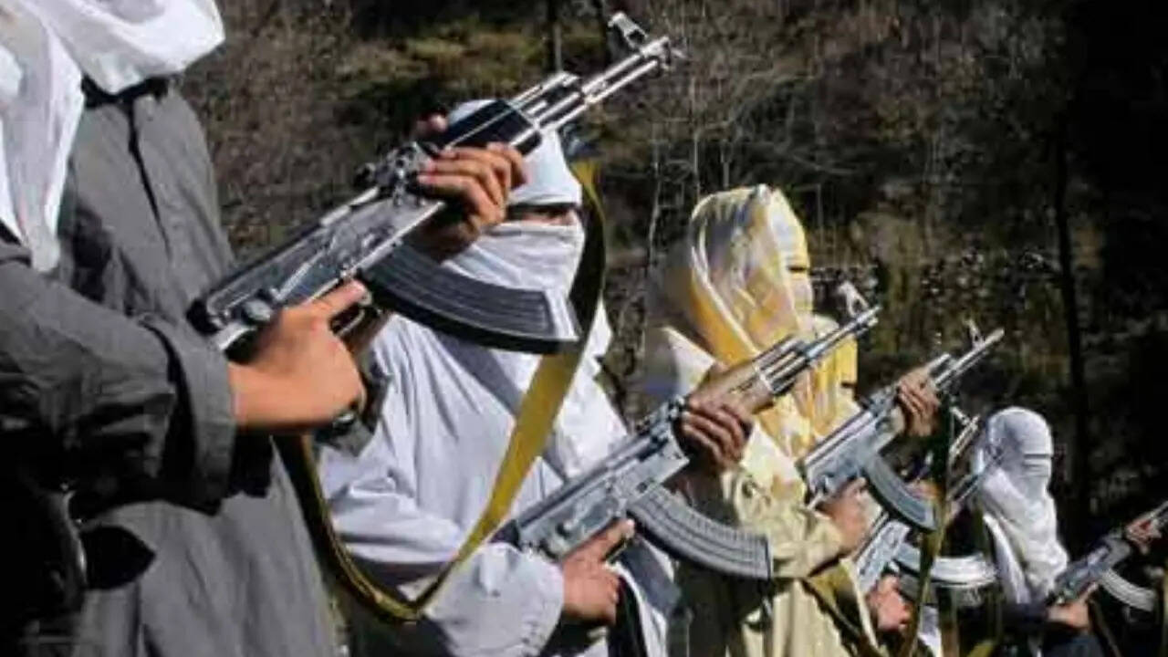 कड़ी सुरक्षा के बीच घेराबंदी 