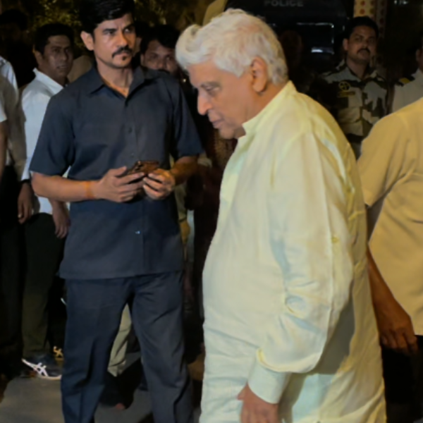 उदास Javed Akhtar भी हुए स्पॉट