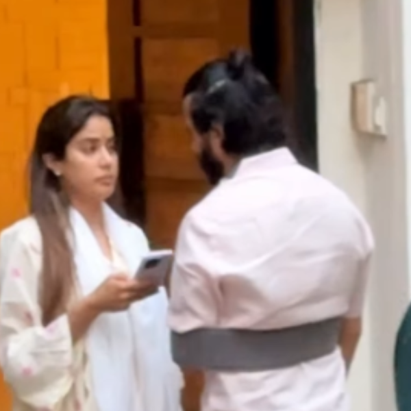 Janhvi Kapoor ने भी संभाला मोर्चा