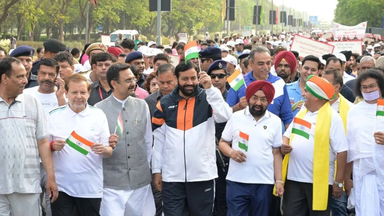गुरुग्राम के बाद चंडीगढ़ में नशे के खिलाफ कार्यक्रम सीएम सैनी संग हरियाणा और पंजाब के राज्यपाल हुए शामिल नशे से दूर रहने का संदेश