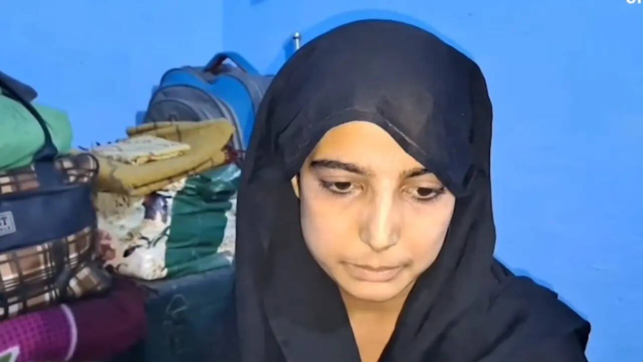 हालांकि इसके इतर वो पति से तलाक पर सहमति जताते हुए देवर के साथ रहने के लिए भी तैयार हैं। मगर इसके लिए अर्शी की शर्त है कि उन्हें ढाई लाख रुपये मिलते हैं तो वापस देवर के साथ चली जाएंगी। अगर ऐसा नहीं होता है तो वो घर नहीं जाएंगी, फिर चाहे इसके लिए दुनिया इधर से उधर हो जाए। 
