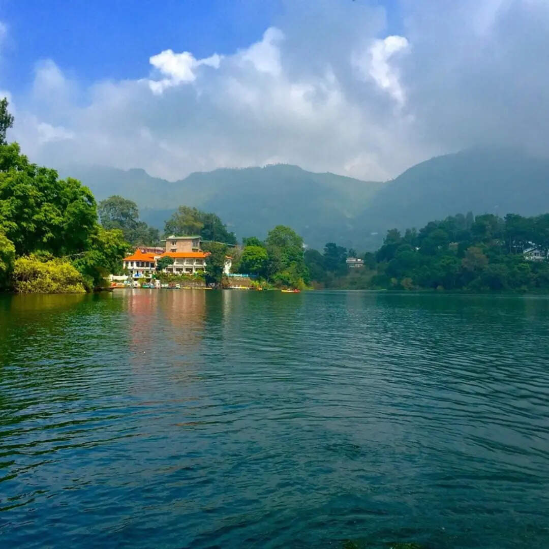 ​नौकुचियाताल​